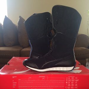 PUMA Sneaker/Boots (Black)