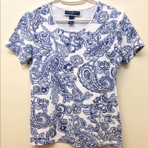 🎈5/$15 💕HP! Floral blue/white shirt