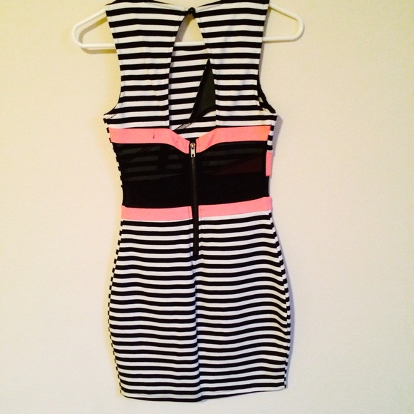 Dress - Picture 3 of 4