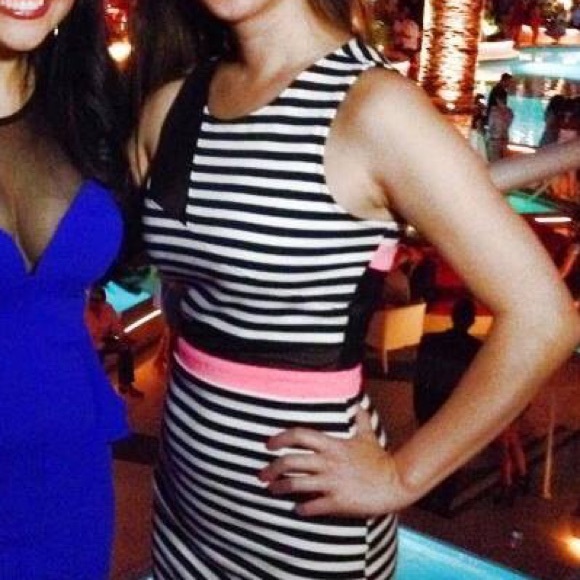 Dress - Picture 4 of 4