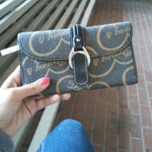 Dooney & Bourke