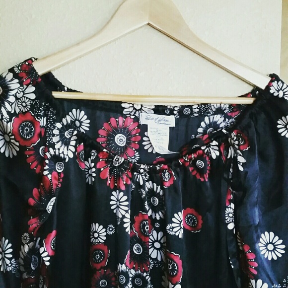Beautiful chiffon black and red flowered blouse - Picture 2 of 3