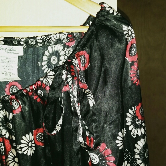 Beautiful chiffon black and red flowered blouse - Picture 3 of 3