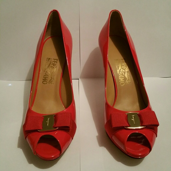 Ferragamo women shoe 10B