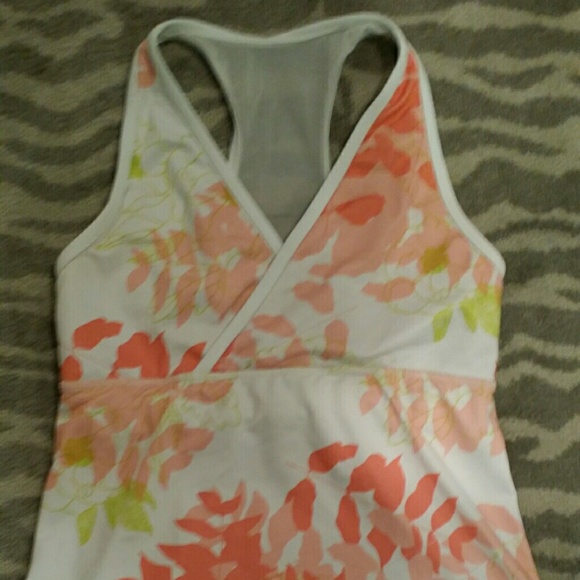 Lululemon coral workout top