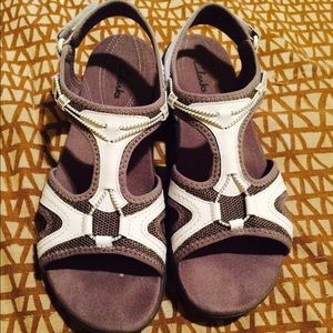 Clark's sandals size 9