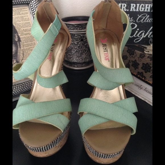 Strappy cork wedges with back zipper - Picture 2 of 4