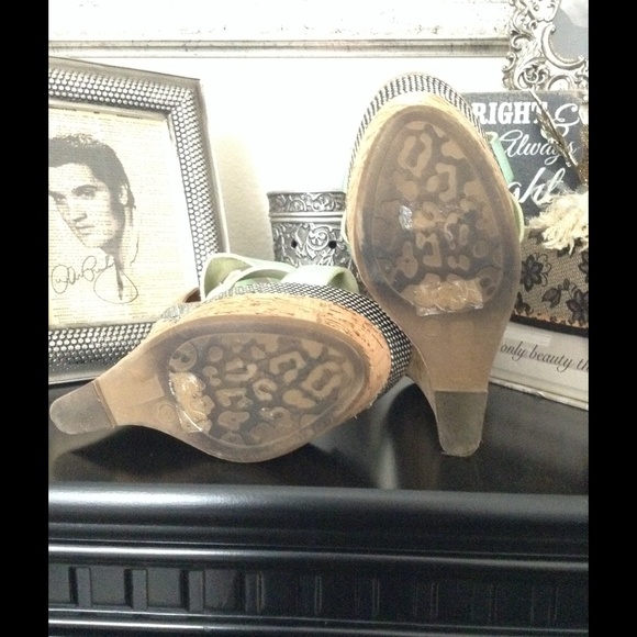 Strappy cork wedges with back zipper - Picture 3 of 4