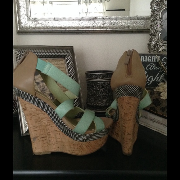 Strappy cork wedges with back zipper - Picture 4 of 4