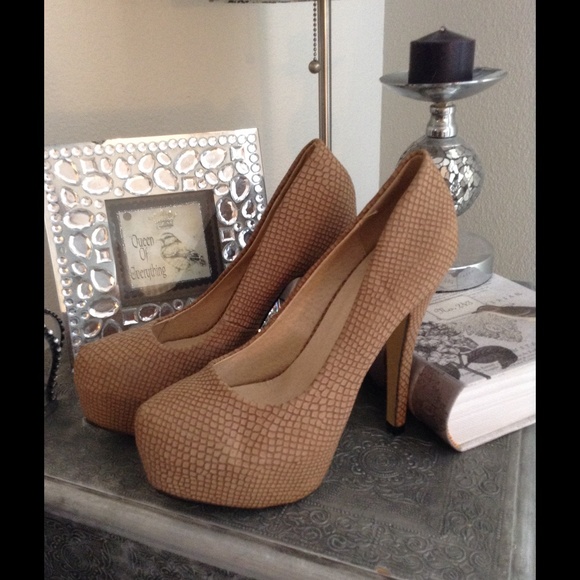 Faux snake skin platform high heels - Picture 2 of 4