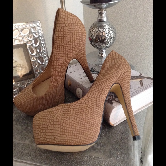Faux snake skin platform high heels - Picture 3 of 4