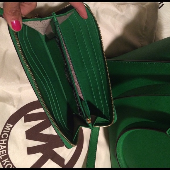 🚫Sold. Michael kors Selma Satchel and wallet - Picture 4 of 4