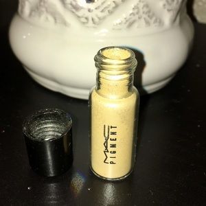 Mac Gold Dusk pigment