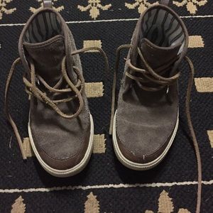 Size 13 high cut gap shoes