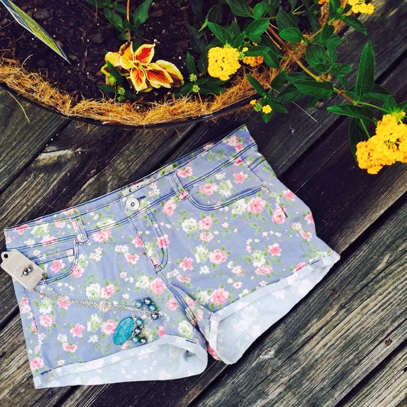 L.e.i. Low-rise Floral Shorts
