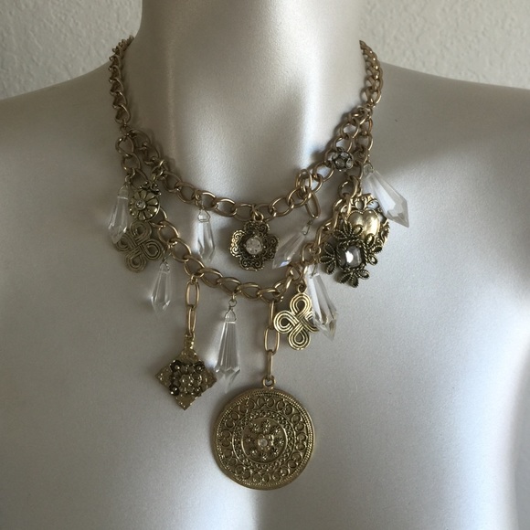 Jewelry - 📦sold in bundle 📦Gold tone charm necklace ✨✨