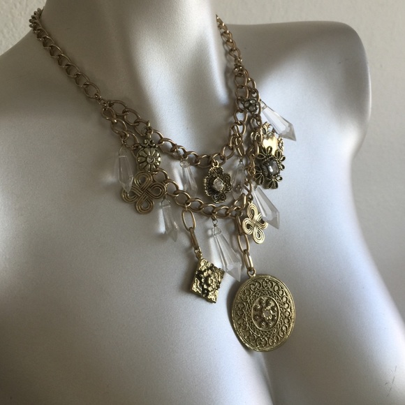 📦sold in bundle 📦Gold tone charm necklace ✨✨ - Picture 2 of 4