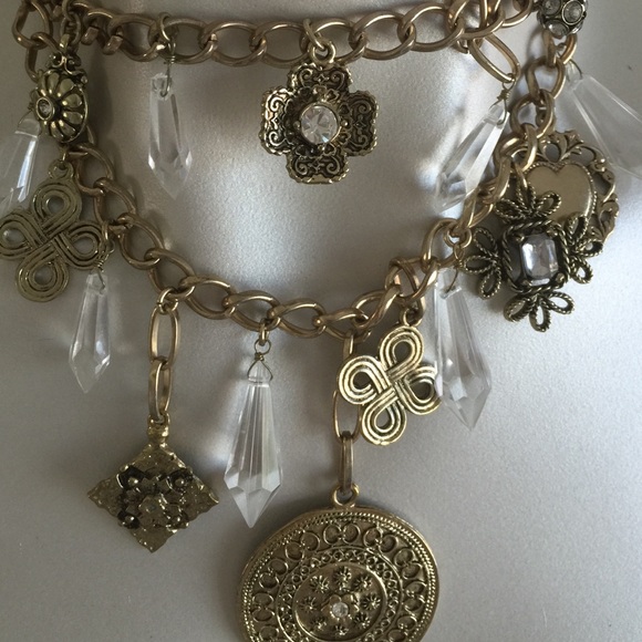📦sold in bundle 📦Gold tone charm necklace ✨✨ - Picture 3 of 4