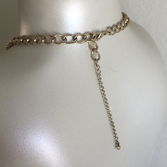 📦sold in bundle 📦Gold tone charm necklace ✨✨ - Picture 4 of 4