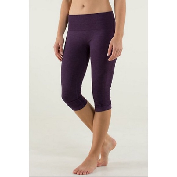Lululemon in the flow crop