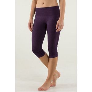 Lululemon in the flow crop