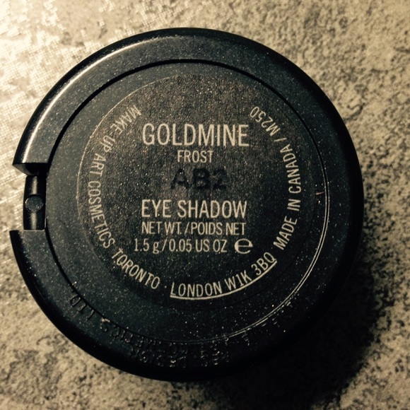 M.A.C eyeshadow - Picture 2 of 4