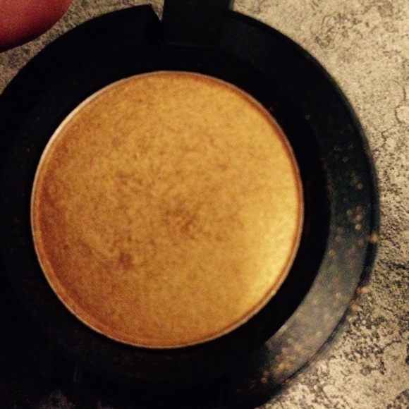M.A.C eyeshadow - Picture 4 of 4