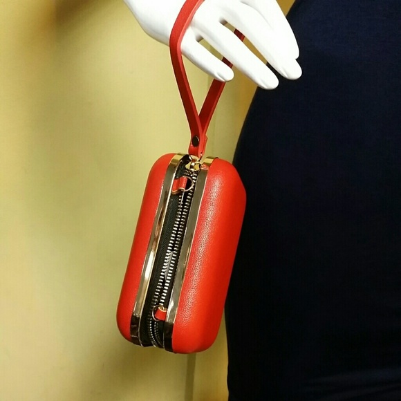 Multi way use clutch bag - Picture 3 of 4