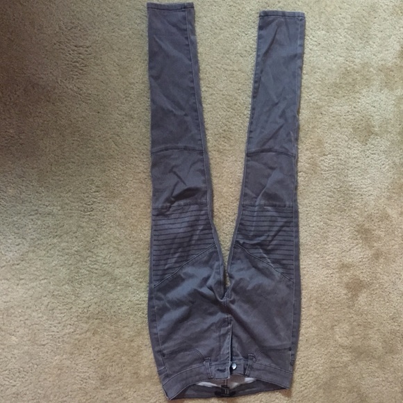 Forever 21 gray skinny jeans
