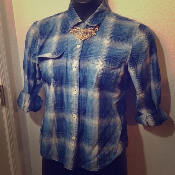 Versatile Blue Print Button Up Top 😎😎