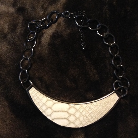 Modern Dark Choker with Crocodile Print 🐊🐊 - Picture 3 of 4