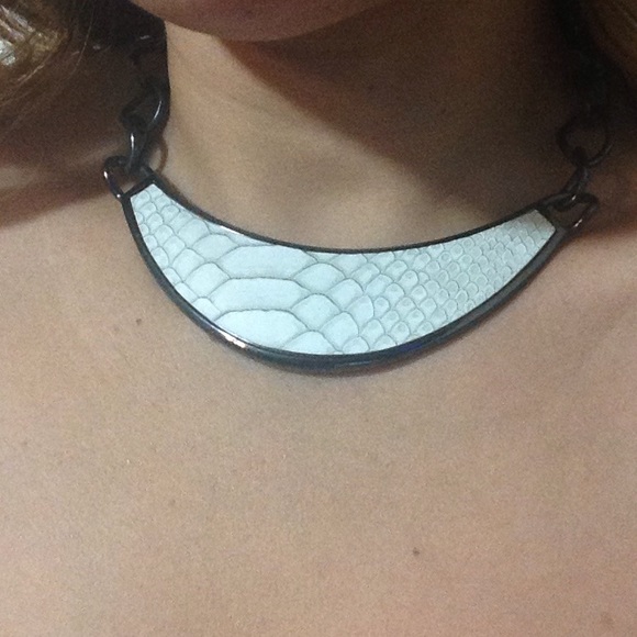 Modern Dark Choker with Crocodile Print 🐊🐊 - Picture 4 of 4