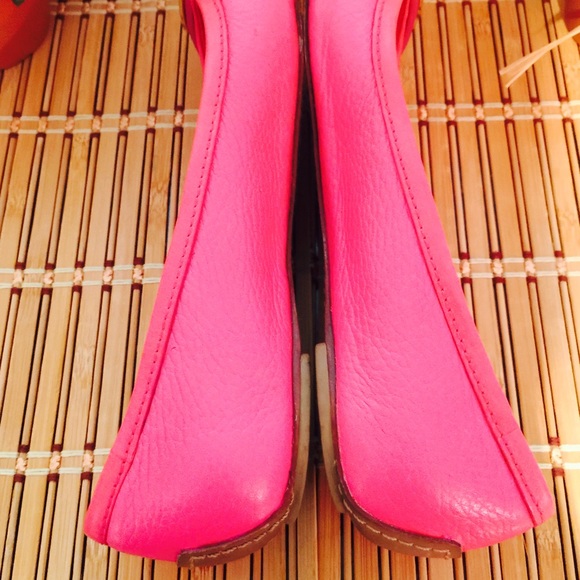 Shoes - Picture 4 of 4
