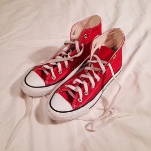 Red Chuck Taylor Converse 👠