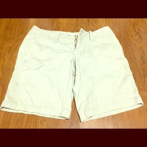 American eagle khaki knee length pants