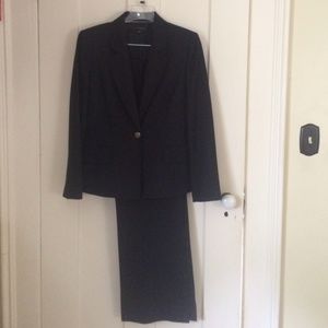 Anne Klein great 12 suit!