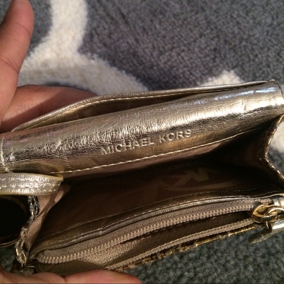 Michael Kors Wallet /Key Wallet - Picture 3 of 4