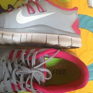 Pink nike free run