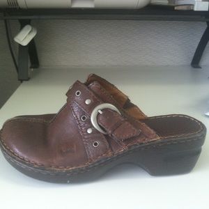 Born B.O.C leather clogs