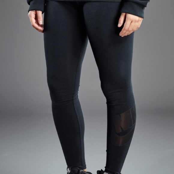 Nike leg-a-see leggings
