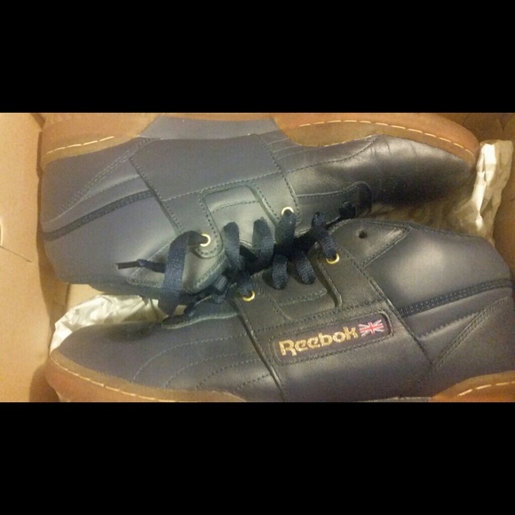 Reebok (workout mid).