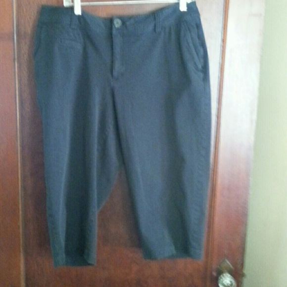 Bkack capri pants..CJ Banks