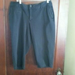 Bkack capri pants..CJ Banks