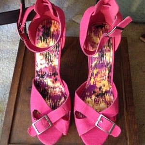 Just Fab Pink platform sandals