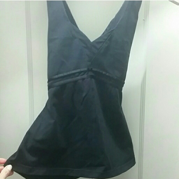 Lululemon black cross back workout top