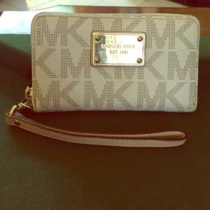 Michael Kors wristlet