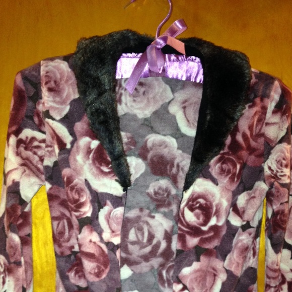 Sold Beautiful floral cardigan - Picture 3 of 3