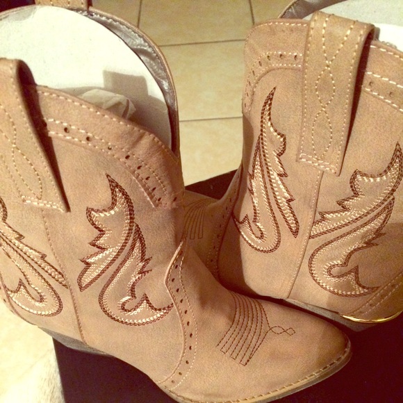 Women cowgirl boots