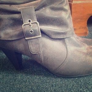 Mudd grey ankle boots