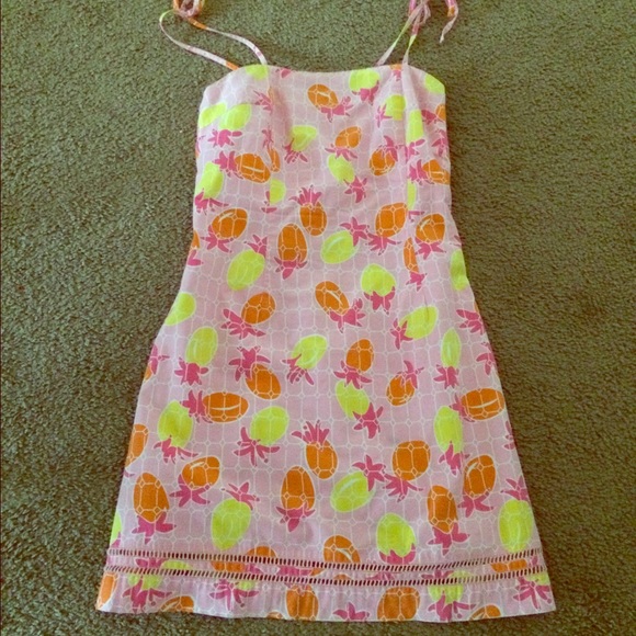 Beautiful HTF EUC white tag  smocked tie dress